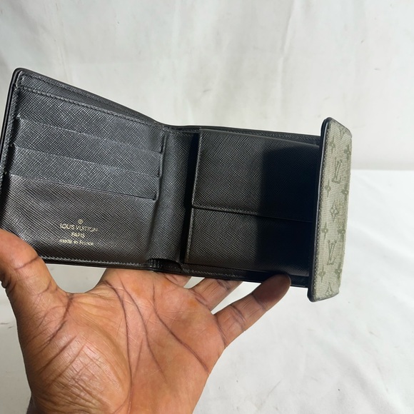 Louis Vuitton Wallet - Picture 9 of 11